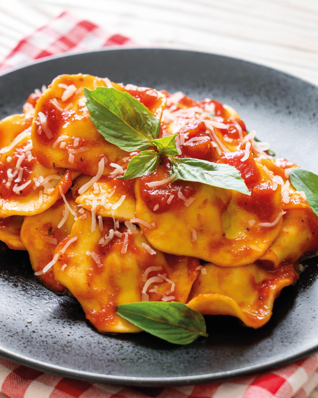 Ravioles de Ricotta y Espinaca con Salsa de Tomate
