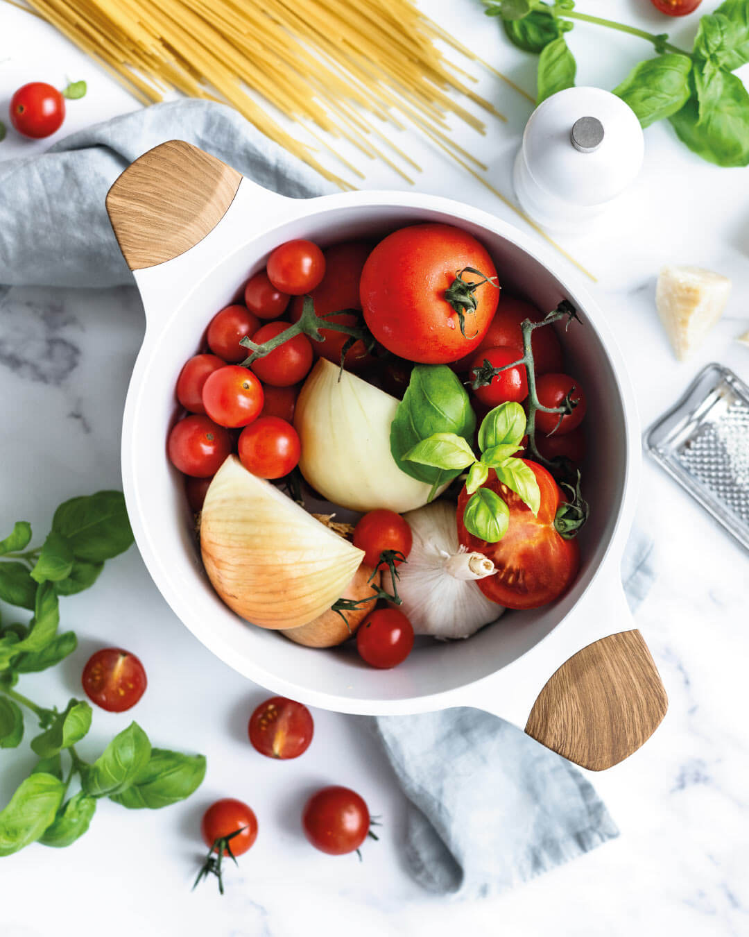 Pasta con Tomates Cherry y Albahaca