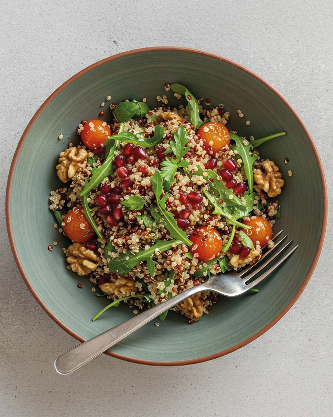 Ensalada de Quinoa con Granada y Vinagreta de Aceite de Oliva