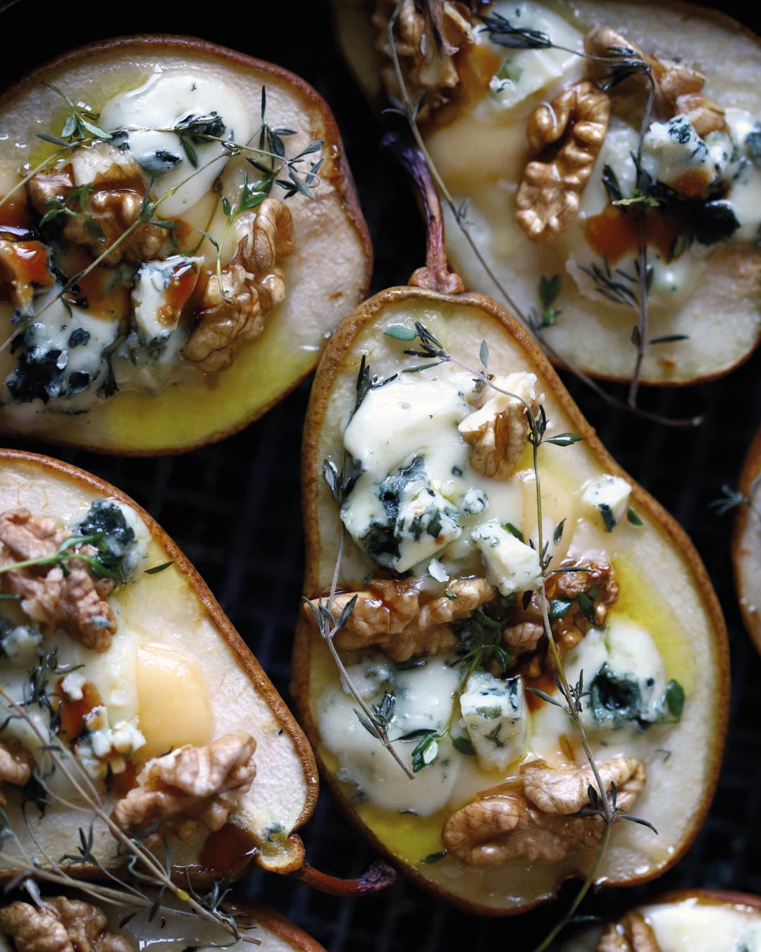 Peras al Horno con Queso Azul, Arándanos y Nueces