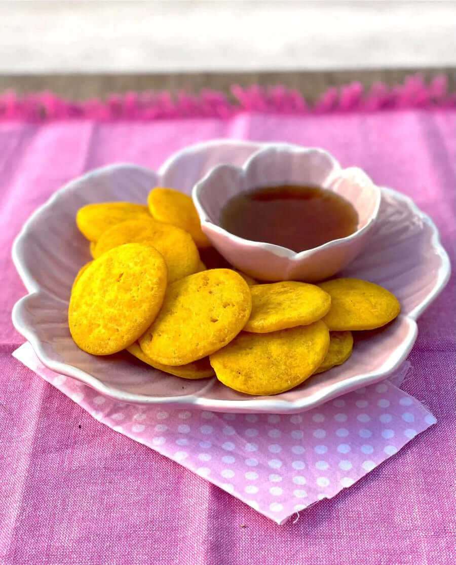 2 mini sopaipillas con pebre