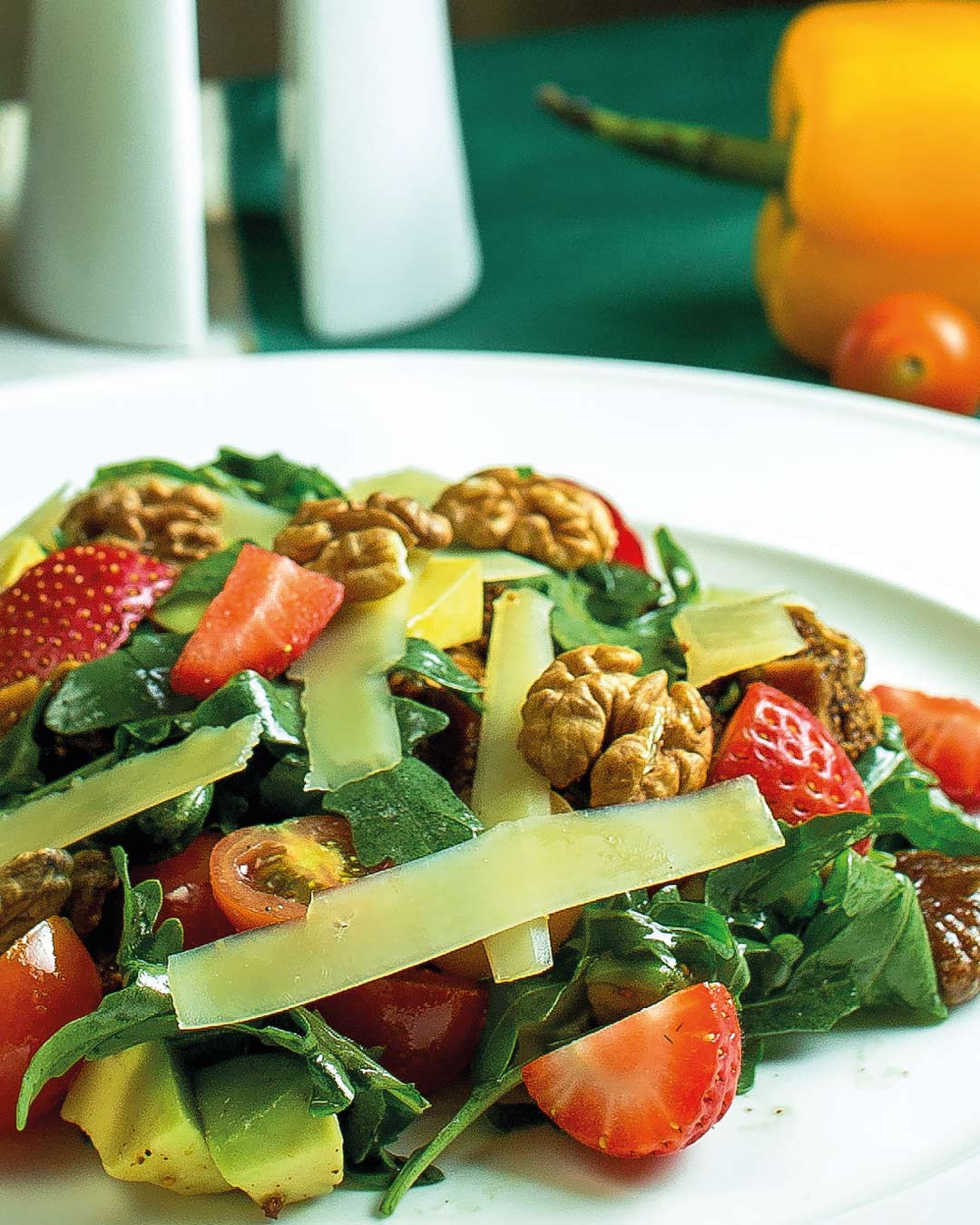 Ensalada de Espinaca, Fresas y Nueces con Vinagreta