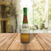 Botella de 500 ml de aceite de oliva Santiago Orgánico sobre una mesa de madera