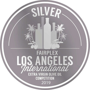 Flyer que presenta a O-Live & Co como el ganador del Silver Medal al aceite de oliva extra virgen que eligen los expertos otorgado por Los Angeles International Extra Virgin Olive Oil Competition 2019