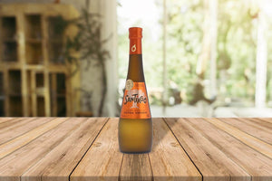 Botella de 500 ml Santiago Limited sobre mesa de madera